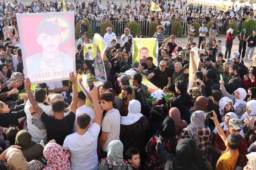 ‏تشييع جثامين 3 شهداء من قسد إلى مثواهم الأخير في ديرك
