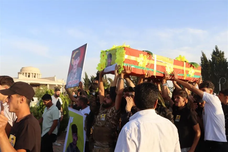 ‏تشييع جثامين 3 شهداء من قسد إلى مثواهم الأخير في ديرك