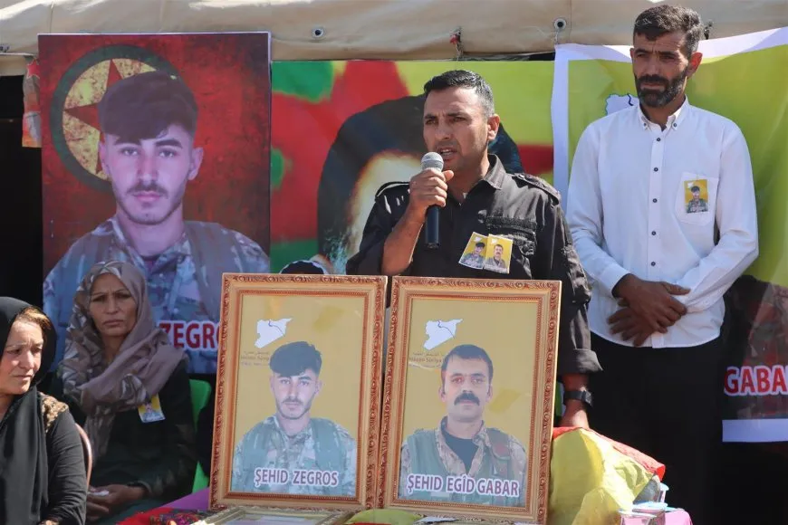 ‏تقديم واجب العزاء لذوي مقاتلين من قسد في ديرك