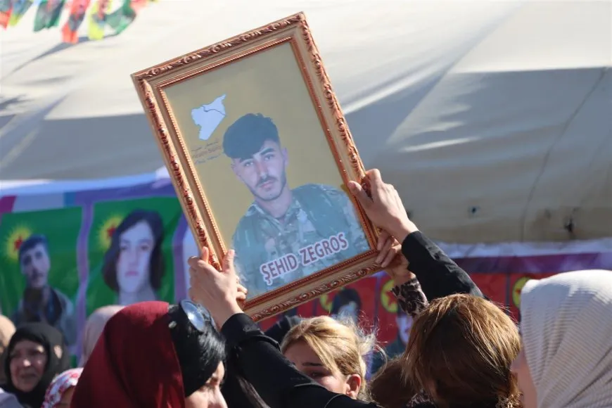 ‏تقديم واجب العزاء لذوي مقاتلين من قسد في ديرك