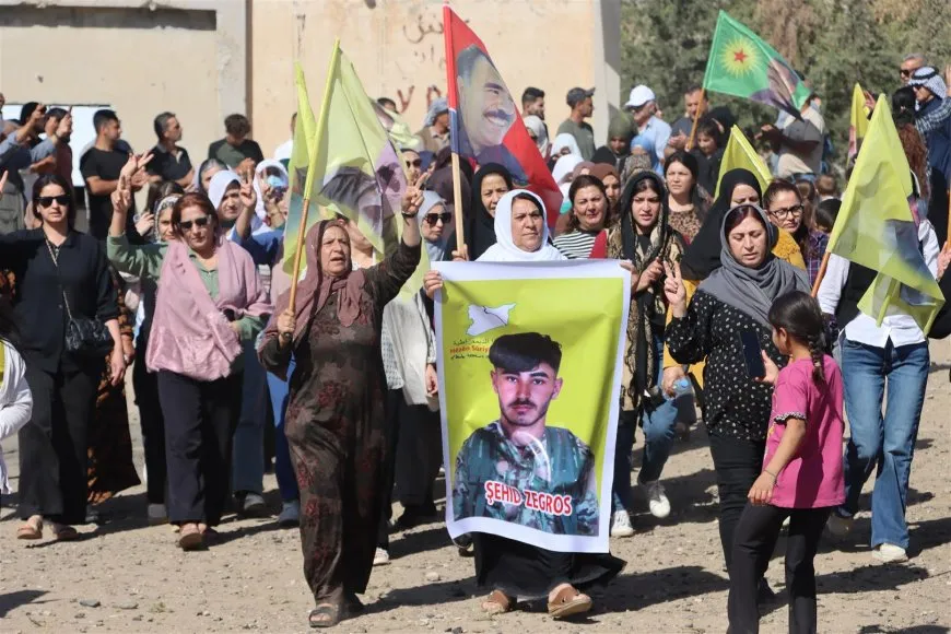 ‏تقديم واجب العزاء لذوي مقاتلين من قسد في ديرك