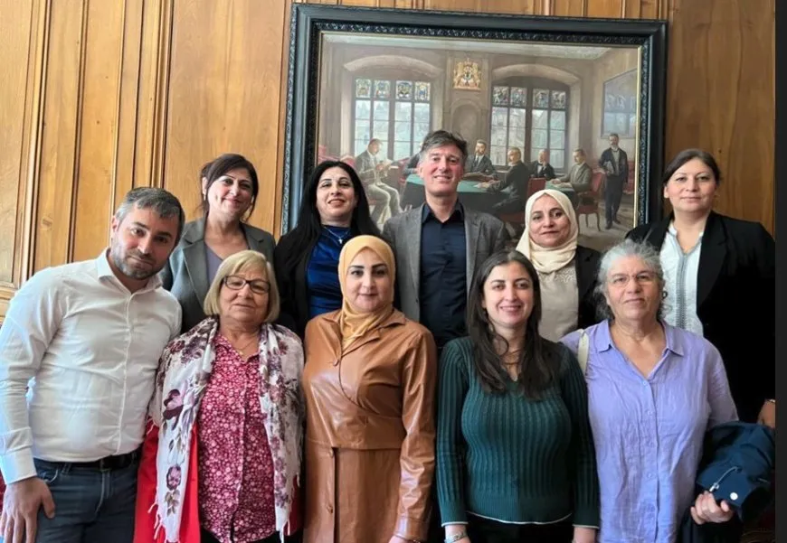 الوفد النسائي يبحث نظام الإدارة الذاتية وثورة المرأة خلال زيارته إلى لوزان