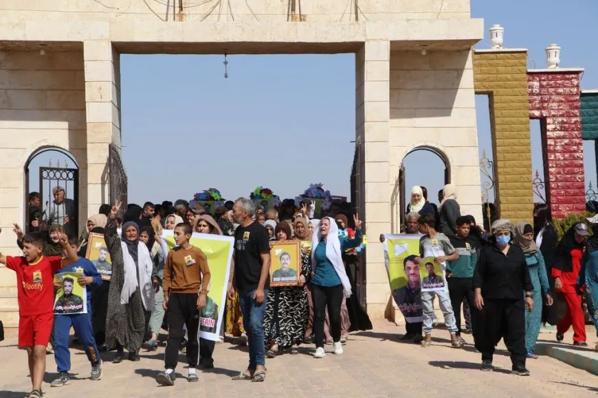 جثامين ثلاثة مقاتلين في قوات سوريا الديمقراطية توارى الثرى في الحسكة