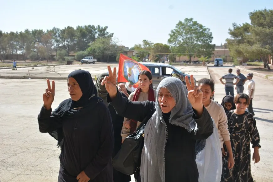 أهالي تل كوجر يقدّمون واجب العزاء لذوي مقاتل من قسد