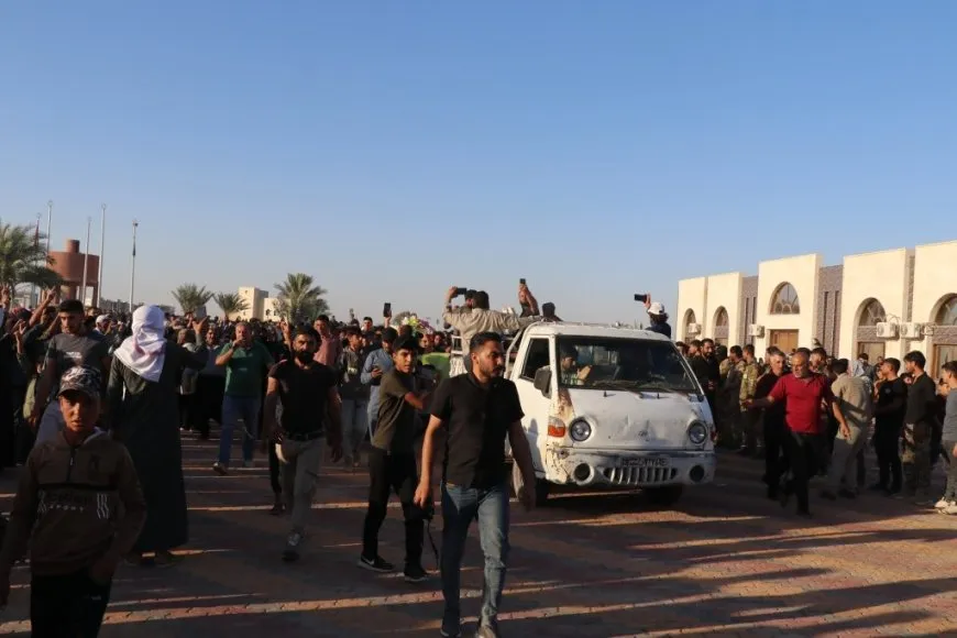 تشييع جثماني مقاتلين من قسد في مقاطعة الطبقة 