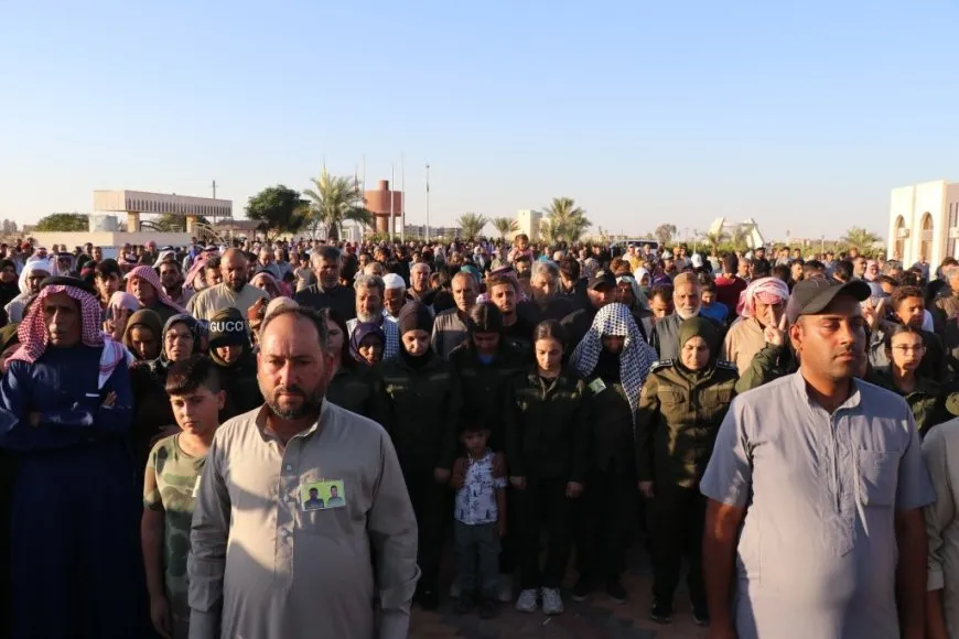 تشييع جثماني مقاتلين من قسد في مقاطعة الطبقة 