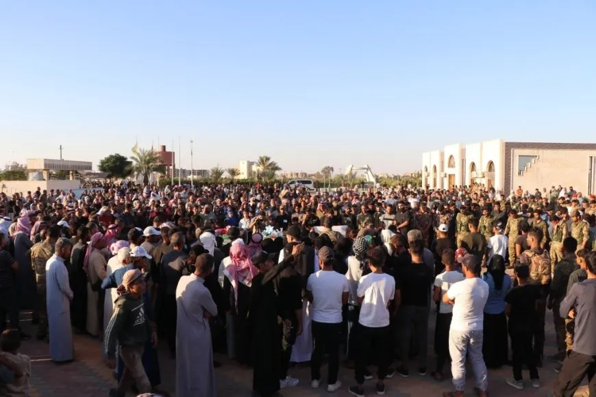 تشييع جثماني مقاتلين من قسد في مقاطعة الطبقة 