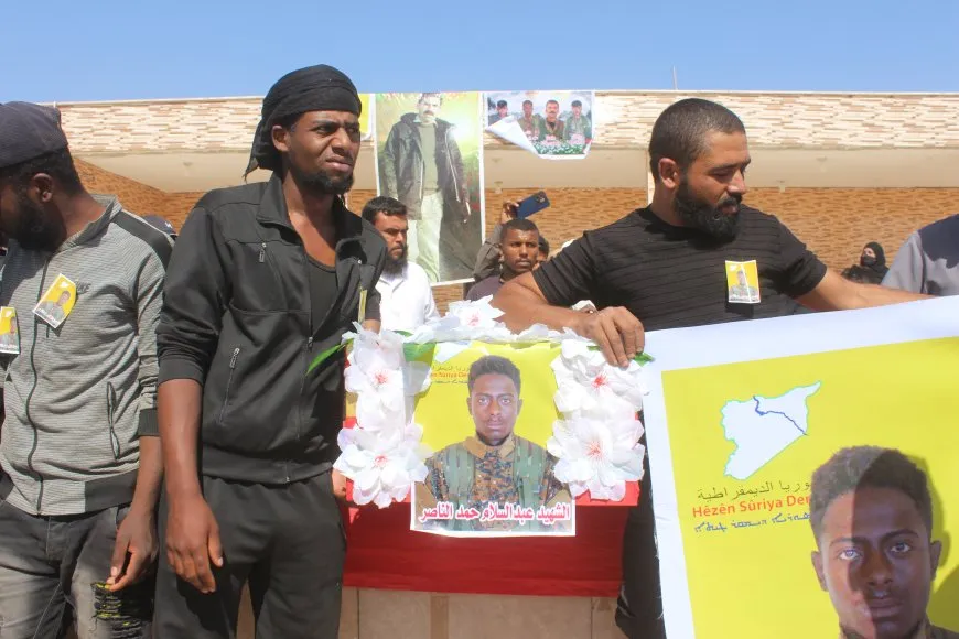 جثمان مقاتل من قسد يوارى الثرى في تل كوجر