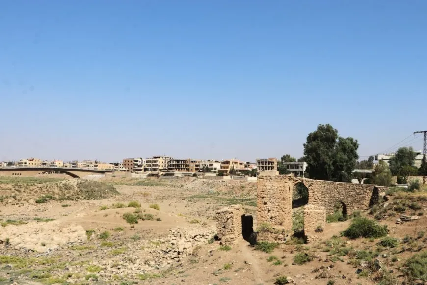 أطلال بدلاً من نهر ونواعير