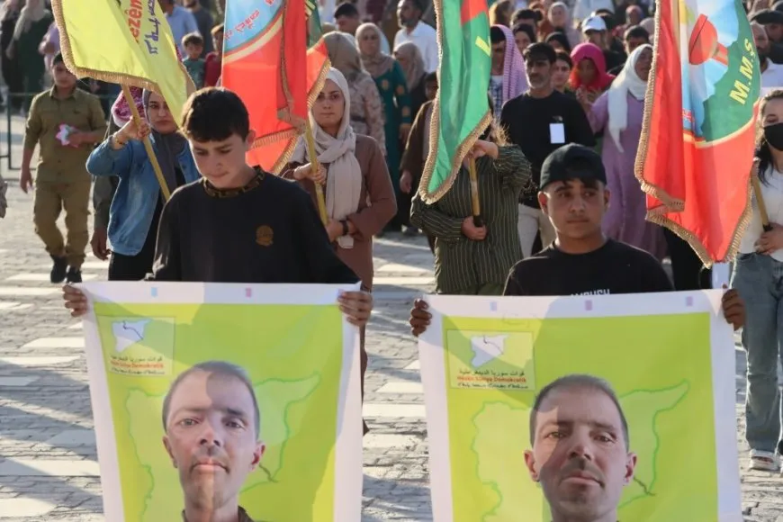 تشييع جثمان مقاتل من قسد في كوباني