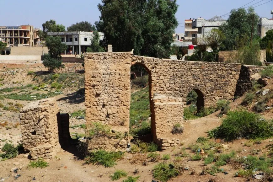 أطلال بدلاً من نهر ونواعير