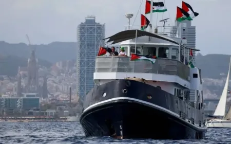 آخر سفينة متبقية من "أسطول الصمود العالمي" تواصل الإبحار باتجاه غزة