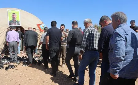 أهالي الفرات يقدّمون واجب العزاء لذوي مقاتلين من قسد