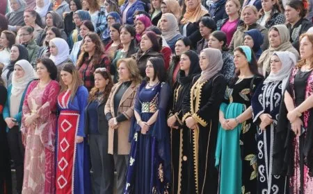 الحكومة الانتقالية تتجاهل 8 آذار وتُقصي المرأة السورية من الحياة السياسية