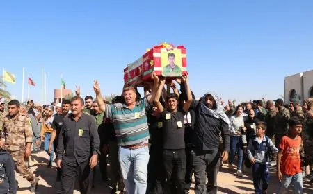 تشييع جثمان مقاتل قسد في مقاطعة الطبقة 