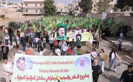 الآلاف في حلب يطالبون بحرية القائد