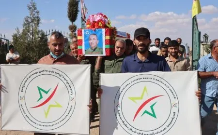 تشييع جثمان عضو من قوى الأمن الداخلي في مقاطعة الفرات