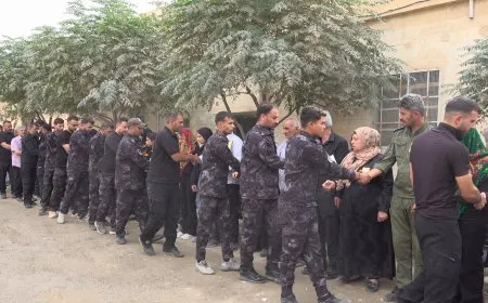 تقديم واجب العزاء لذوي مقاتلين من قسد في الرقة
