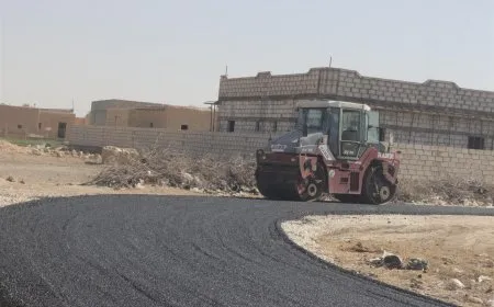 بلدية الشعب في الهول تبدأ تعبيد الطرقات لربط الأحياء بمركز المدينة