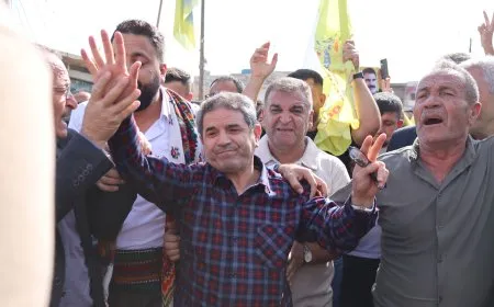 استقبال المناضل الكردي صادق باديان بعد 30 عاماً في السجون التركية
