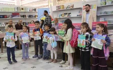فرحة الأطفال في معرض الكتاب
