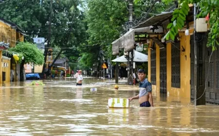 فقدان 18 شخصاً حياتهم وغمر أكثر من 128 ألف منزل في فيتنام