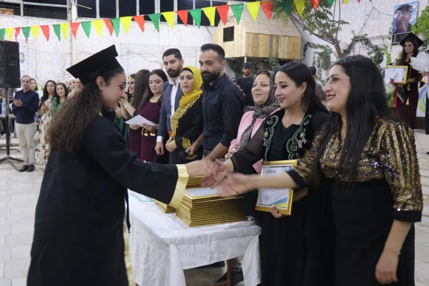 تخرّج الدفعة الأولى في معهد إعداد المعلمين بحلب