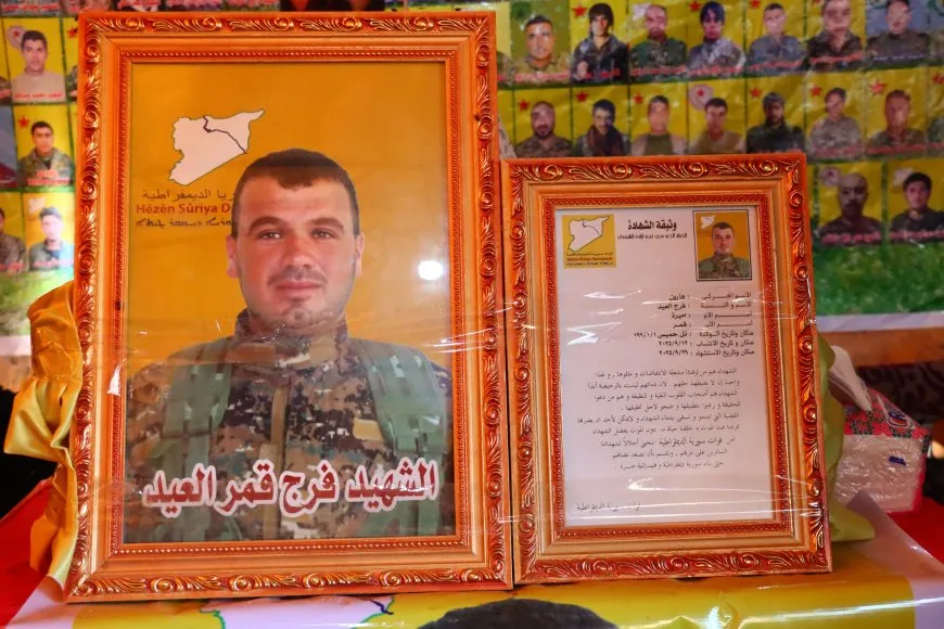 تقديم واجب العزاء لذوي مقاتل من قسد في تل حميس 