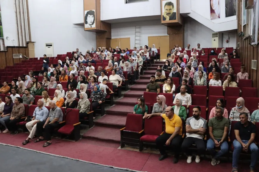 PYD يجتمع مع المعلمين والمعلمات للنقاش حول المؤامرة الدولية