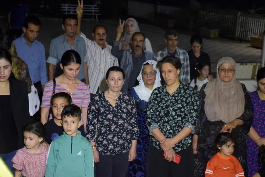 بمناسبة عيد المعلم العالمي.. إيقاد الشموع على أضرحة الشهداء