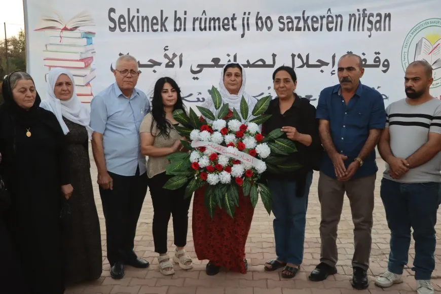 بمناسبة عيد المعلم العالمي.. إيقاد الشموع على أضرحة الشهداء