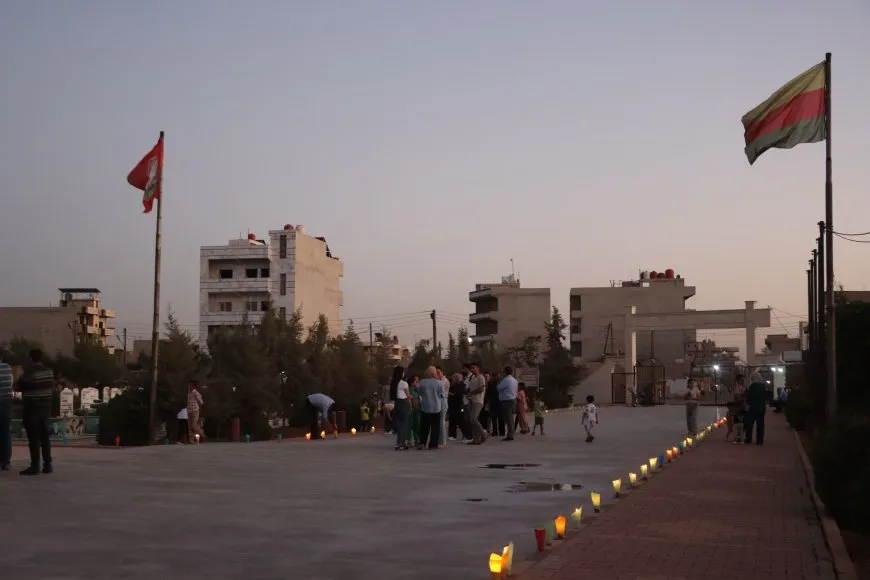 بمناسبة عيد المعلم العالمي.. إيقاد الشموع على أضرحة الشهداء