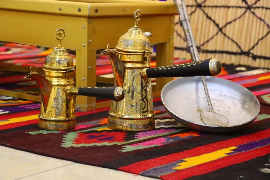 قامشلو تحتفي بثقافات الرقة في معرض فني