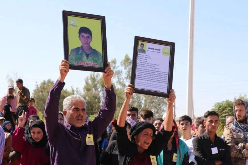 تشييع جثمان مقاتل قسد في مقاطعة الطبقة 