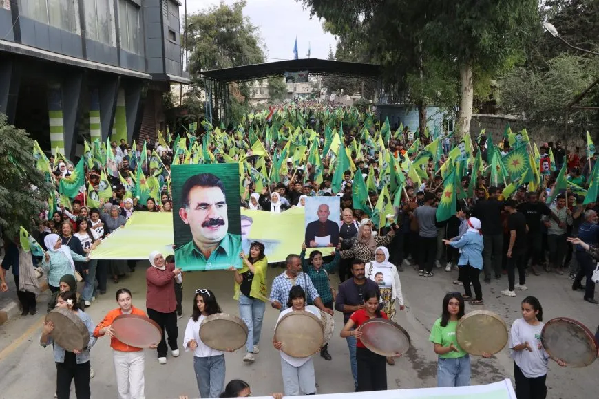 الآلاف في حلب يطالبون بحرية القائد