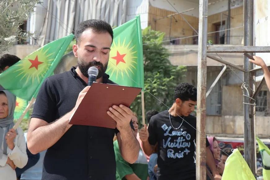 الآلاف في حلب يطالبون بحرية القائد