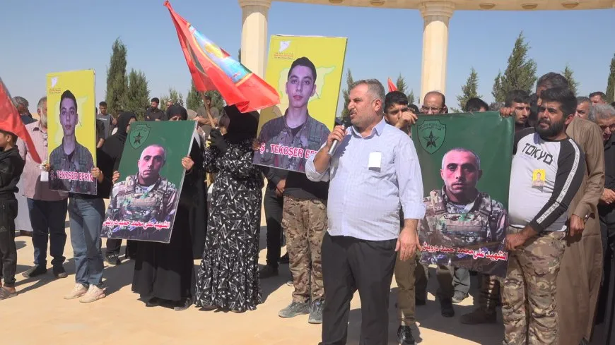 تشييع جثمان مقاتل من قسد ومراسم غيابية لآخر في الرقة