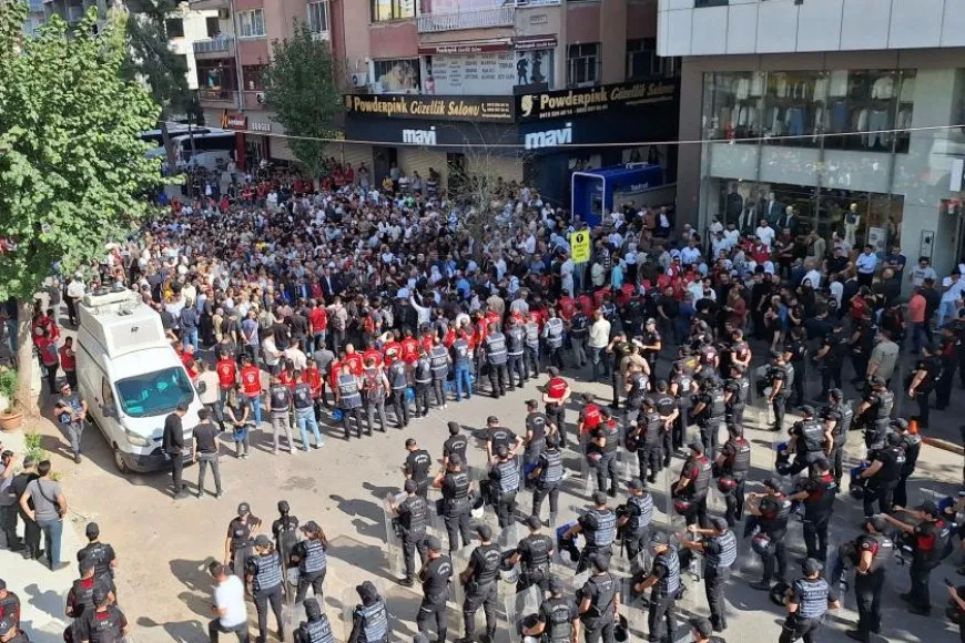 عامان على حملة الحرية المناهضة للعزلة والمؤامرة