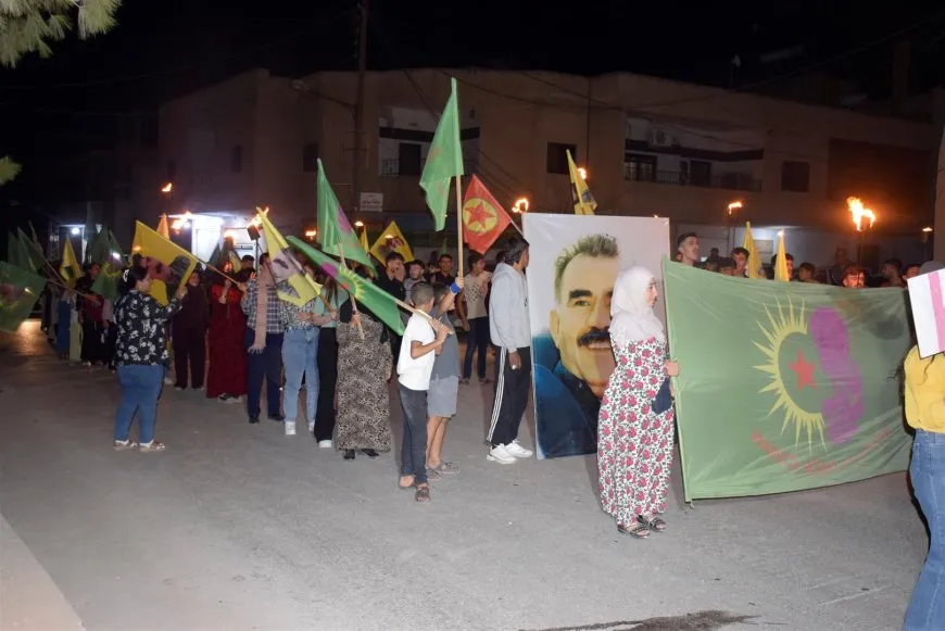 مسيرات ليلية منددة بالمؤامرة الدولية بحق القائد عبد الله أوجلان ومطالبة بحريته