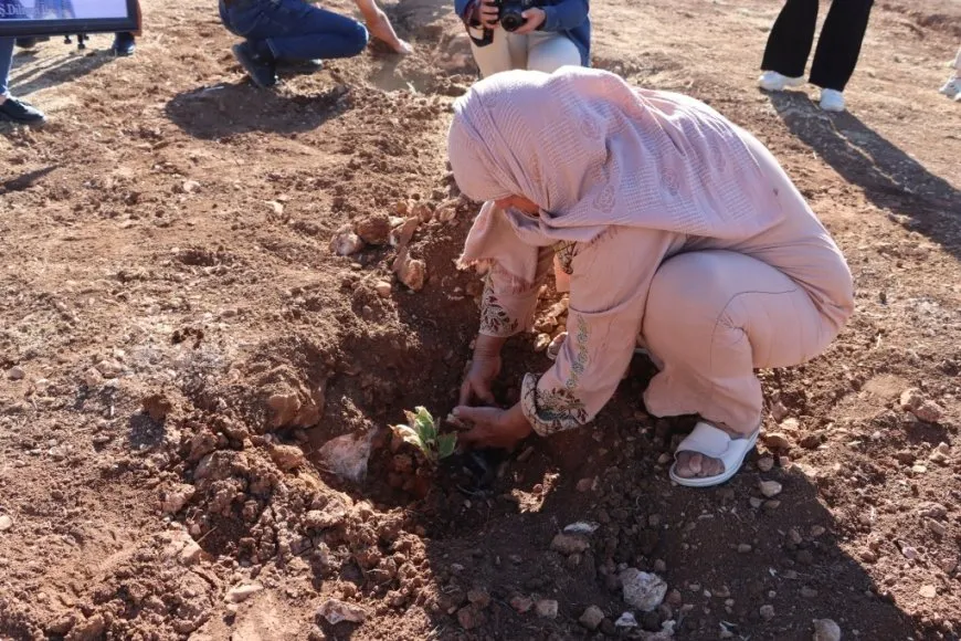 أصدقاء وذوو مراسلة وكالتنا الشهيدة دليشان يحيون ذكراها بغرس الأشجار