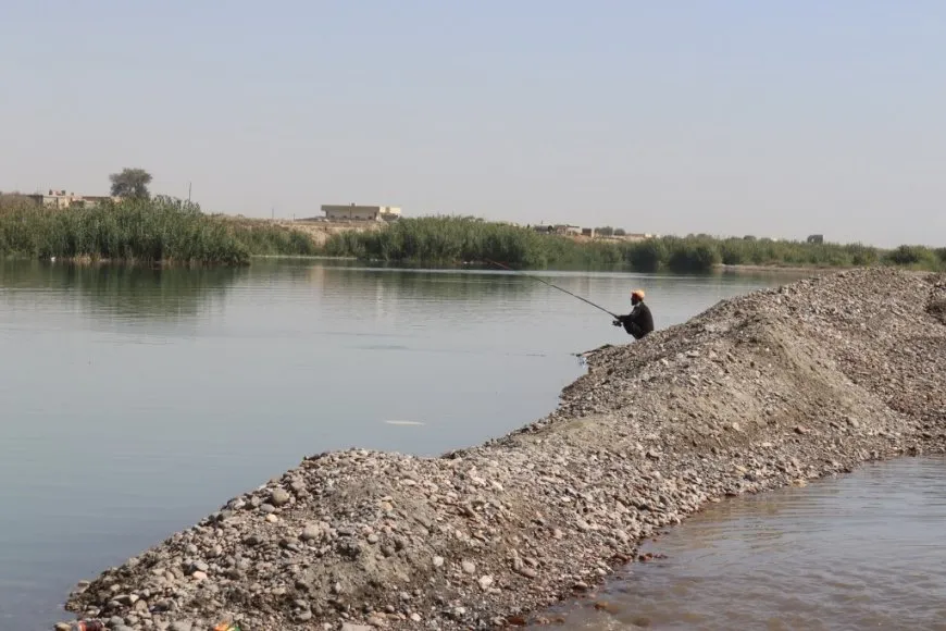الصيد الجائر والعشوائي يهدد الثروة السمكية في نهر الفرات