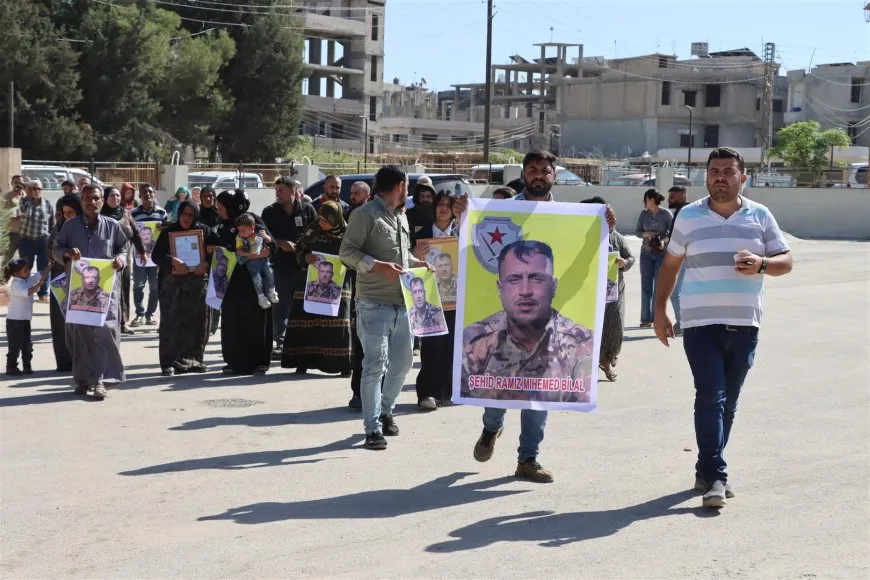 أهالي الجزيرة يقدّمون واجب العزاء لذوي مقاتلين في ديرك