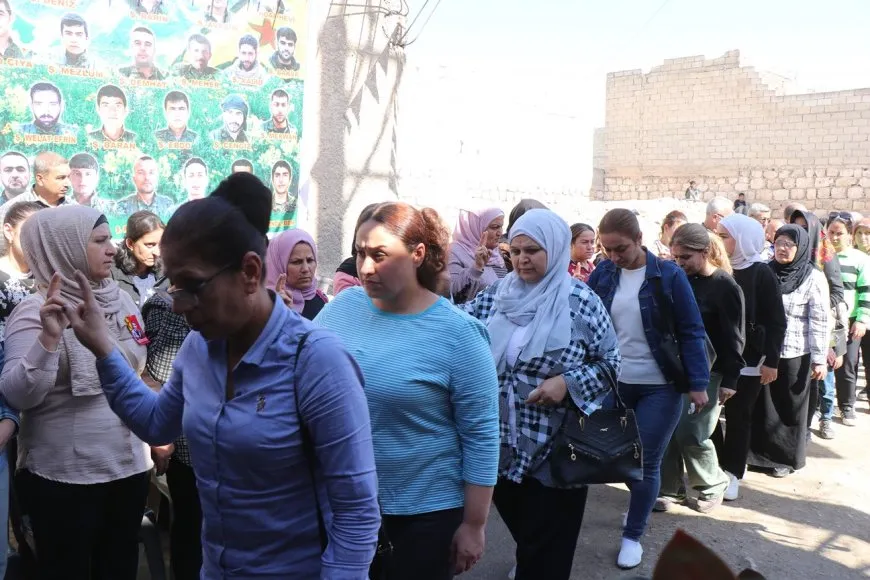 تقديم واجب العزاء لذوي المقاتل في قوات الدفاع الشعبي بحلب