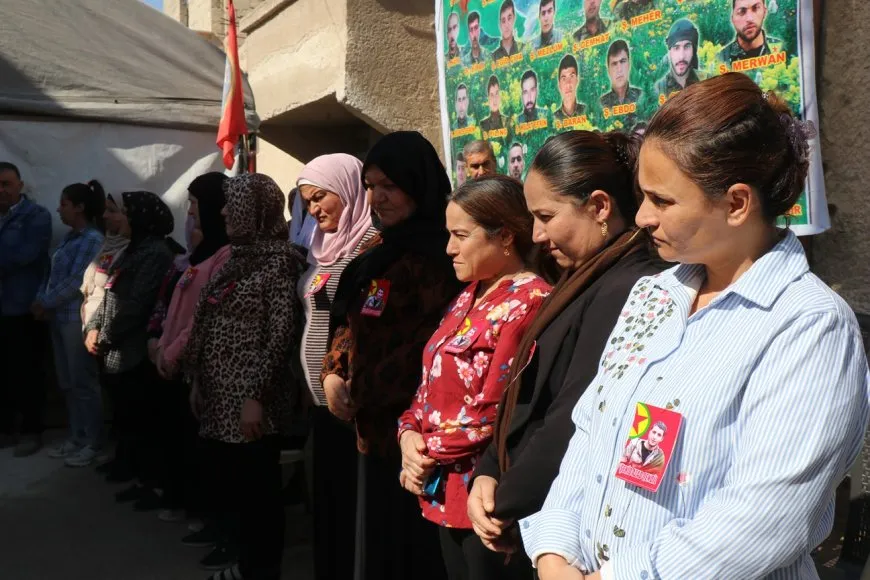 تقديم واجب العزاء لذوي المقاتل في قوات الدفاع الشعبي بحلب