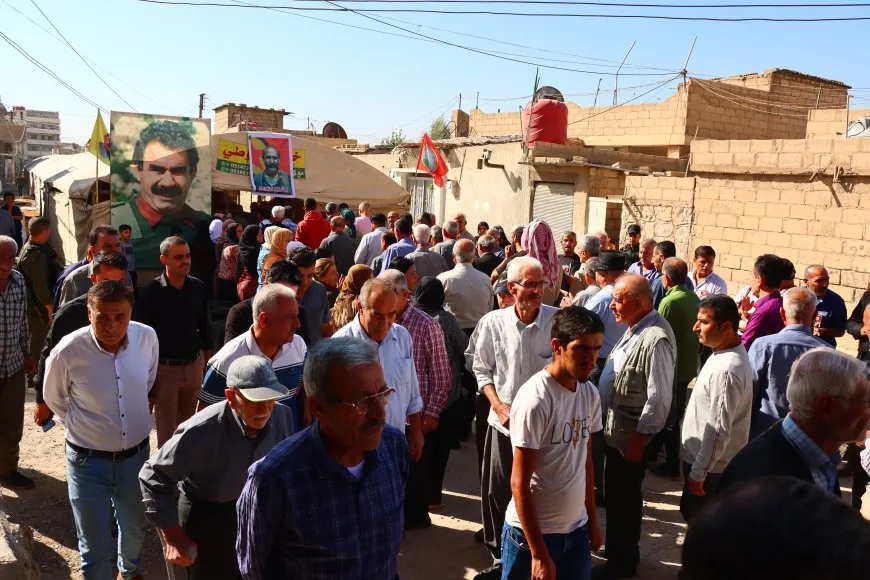 مكونات قامشلو تُشدد على ضرورة التكاتف مع قسد خلال مراسم عزاء 