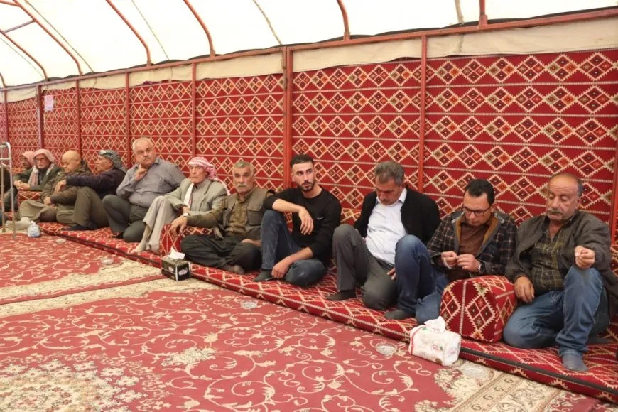 أهالي مقاطعة الفرات يقدمون واجب العزاء لذوي مقاتلي قوات سوريا الديمقراطية
