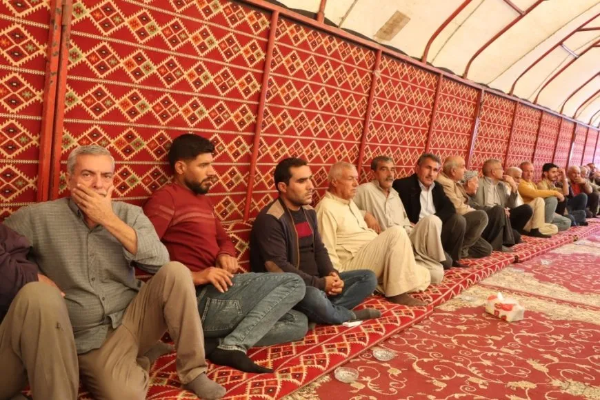 أهالي مقاطعة الفرات يقدمون واجب العزاء لذوي مقاتلي قوات سوريا الديمقراطية