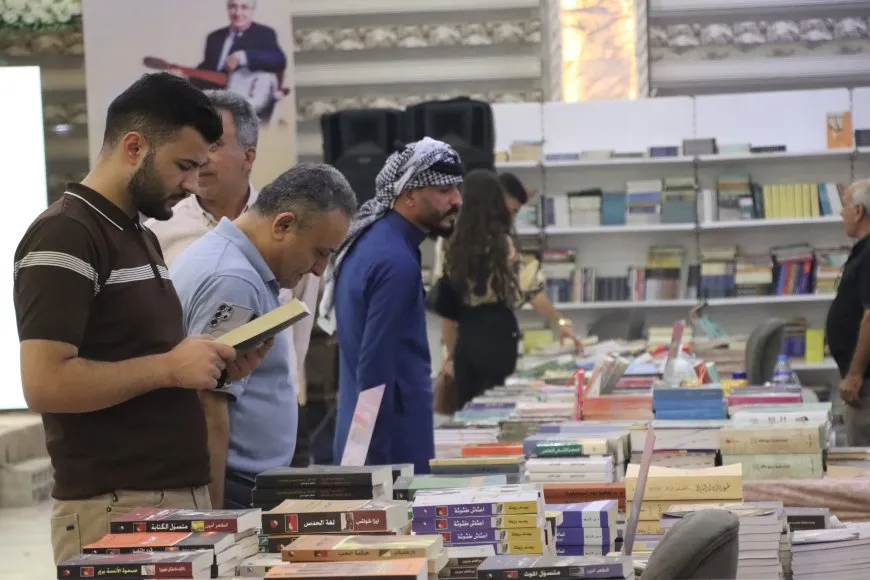 توقيع رواية "الوشاح".. قصة حب تستوقف الزوار في معرض الشهيد هركول