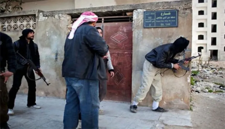 مسلحون يقتحمون أحد أحياء دمشق ويعتدون على المدنيين