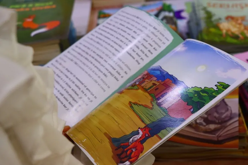 فرحة الأطفال في معرض الكتاب